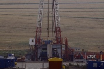 Oil rig-fracking